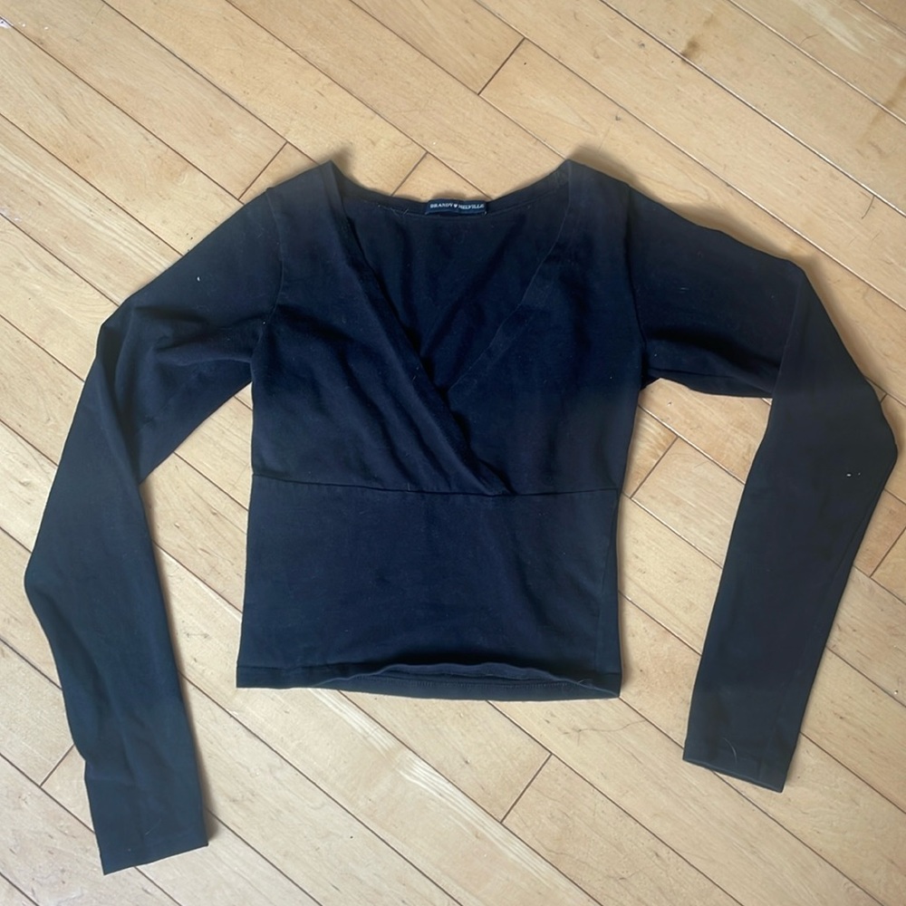 COPY - long sleeve v neck shirt